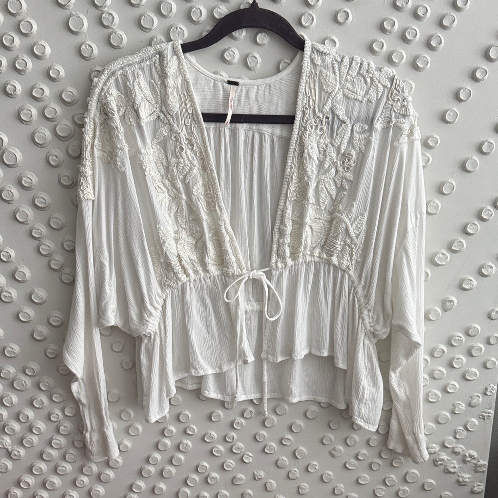 Free People Embroidered Front Tie Blouse. Worn once! Sz small perfect condition!